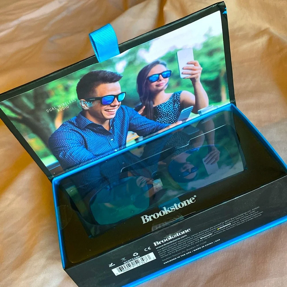 BROOKSTONE Audio Shades Sunglasses with Built-in Speakers New in Box